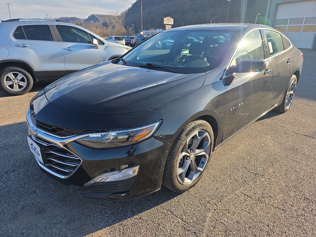 2024 Chevrolet Malibu 1LT photo 2