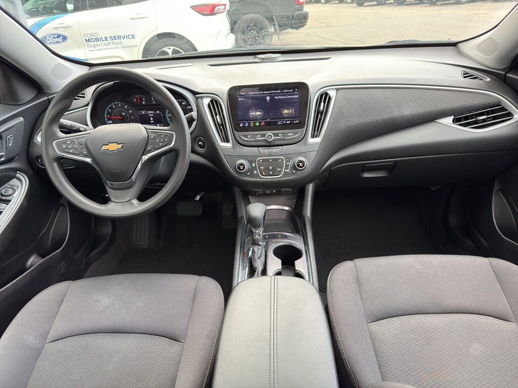2024 Chevrolet Malibu 1LT photo 2