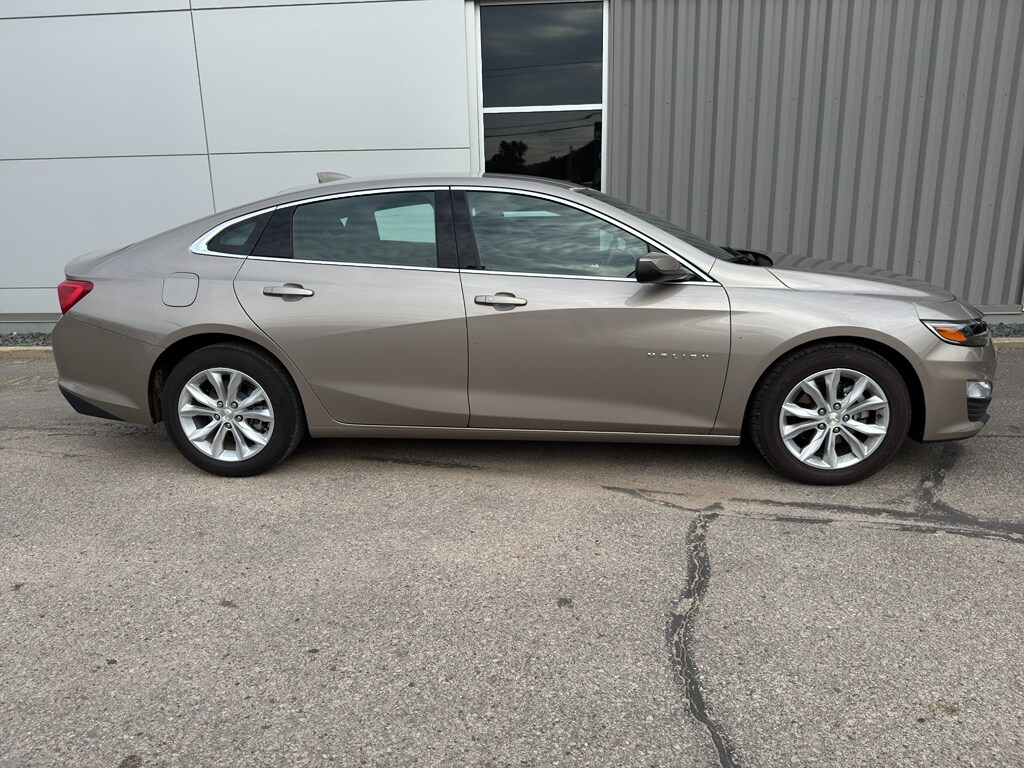2024 Chevrolet Malibu 1LT photo 2