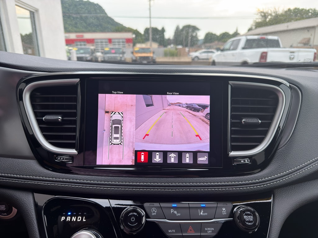 2026 Chrysler Pacifica Select - Photo 32