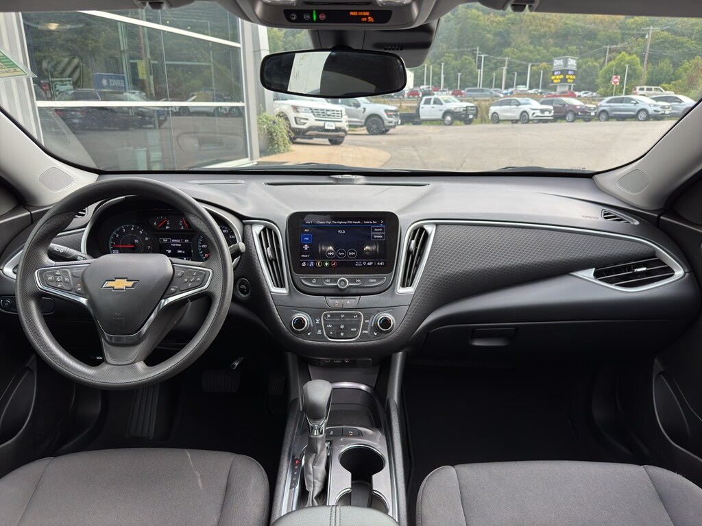 2024 Chevrolet Malibu 1LT photo 3