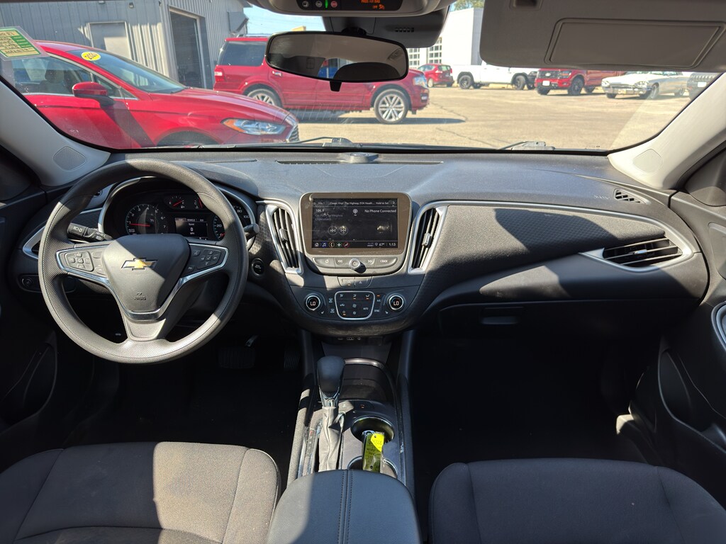 2024 Chevrolet Malibu 1LT photo 2