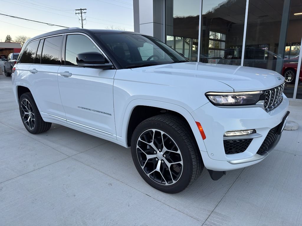 2022 Jeep Grand Cherokee Summit 4xe's photo