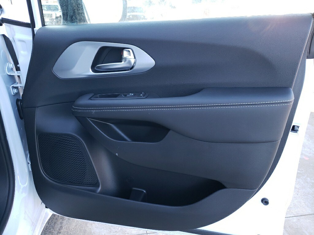 2026 Chrysler Pacifica Limited - Photo 18