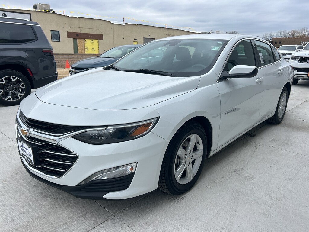 2024 Chevrolet Malibu 1LT photo 3