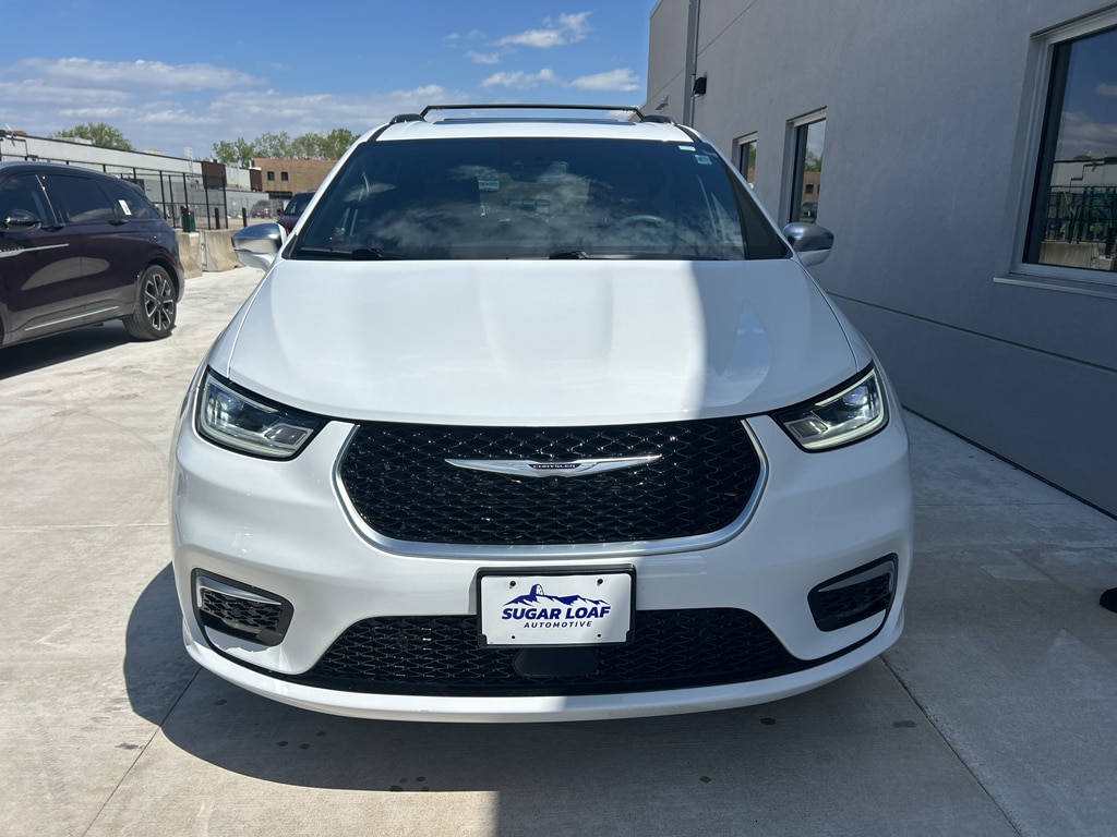 Used 2024 Chrysler Pacifica Pinnacle Van Passenger Van