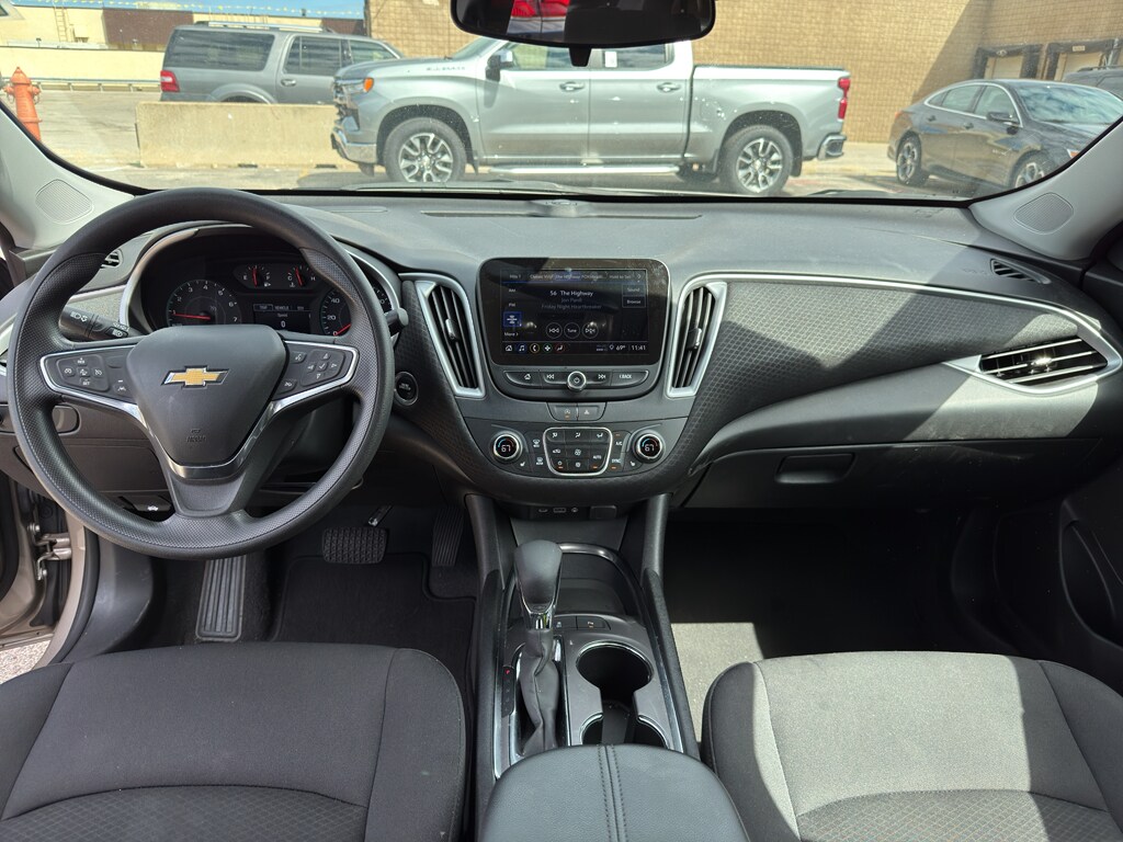2024 Chevrolet Malibu 1LT photo 3