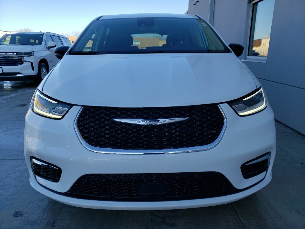 Used 2024 Chrysler Pacifica Touring L with VIN 2C4RC1BG0RR116087 for sale in Winona, Minnesota