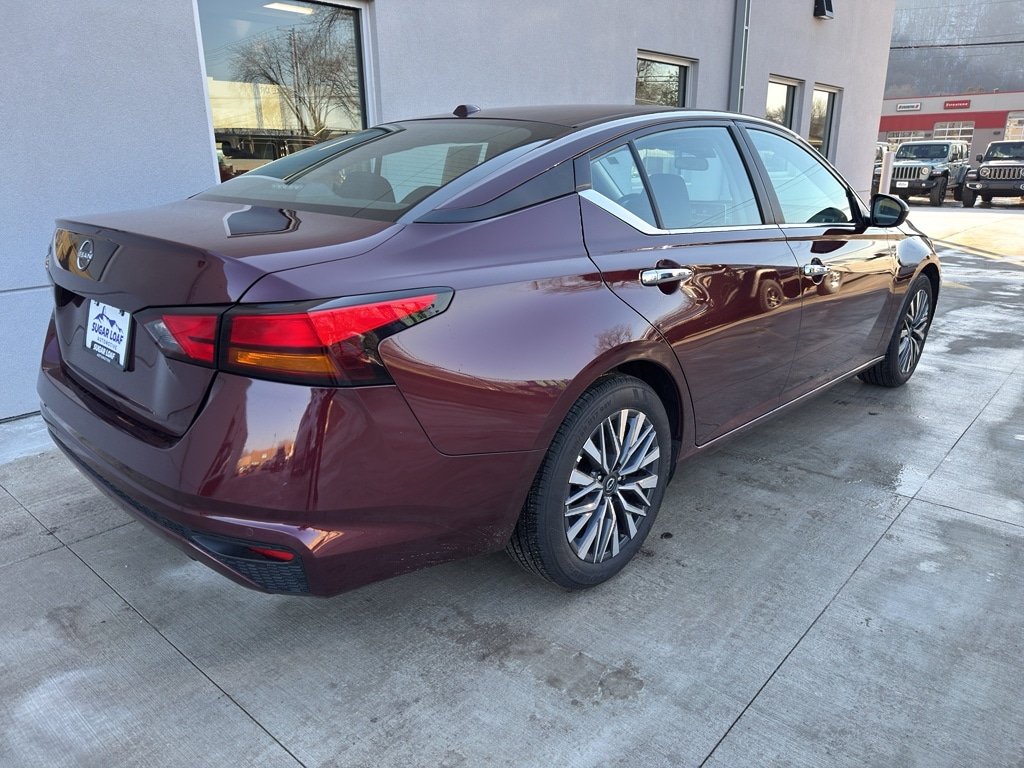 Used 2025 Nissan Altima SV Sedan