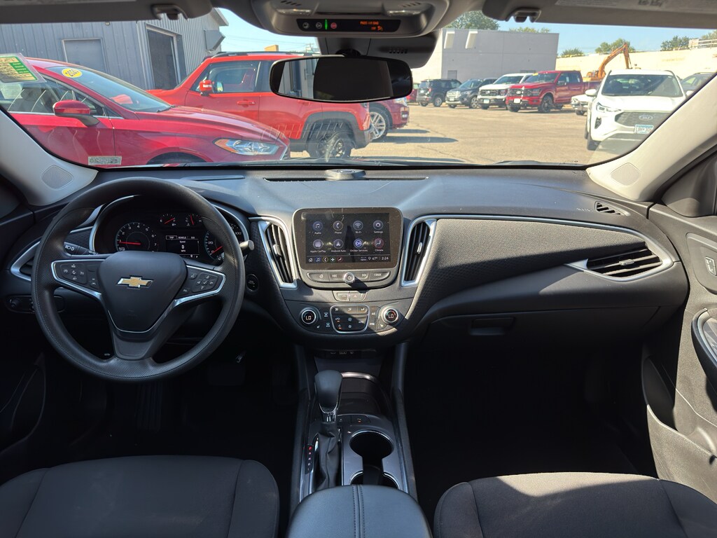 2024 Chevrolet Malibu 1LT photo 3