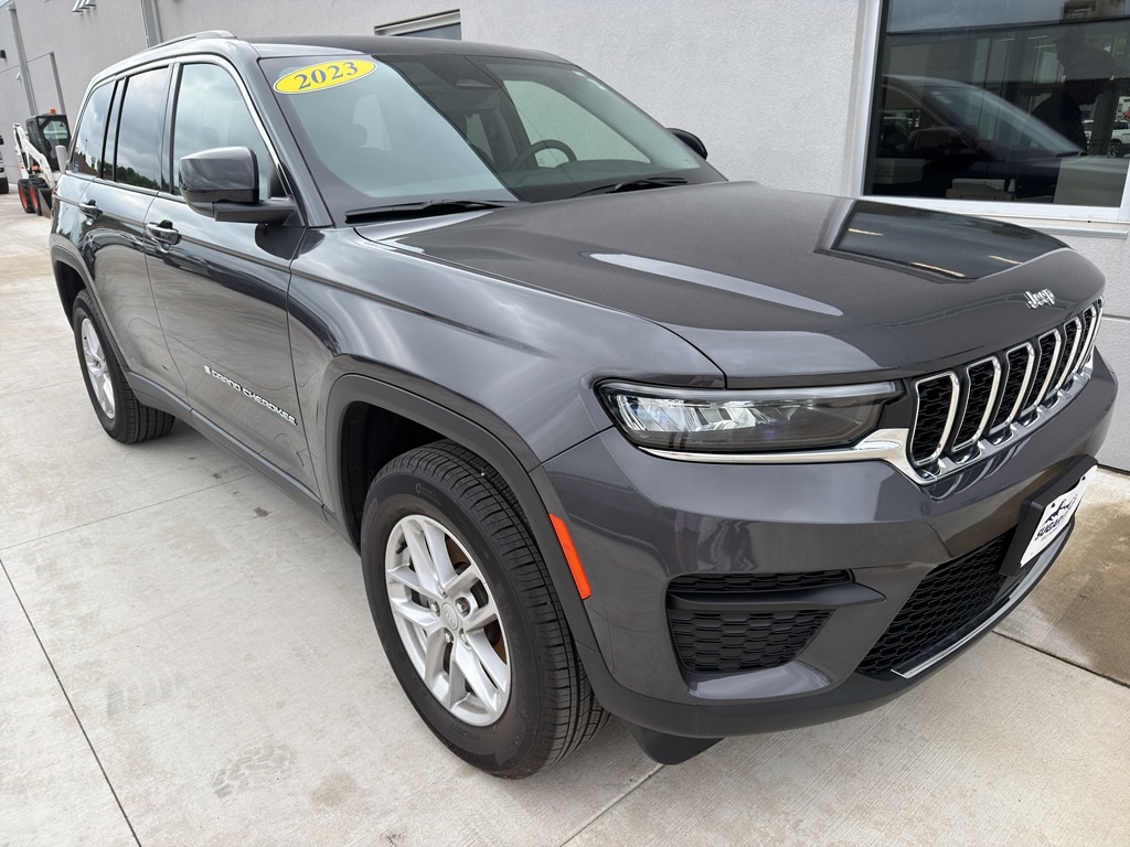 Used 2023 Jeep Grand Cherokee Laredo SUV