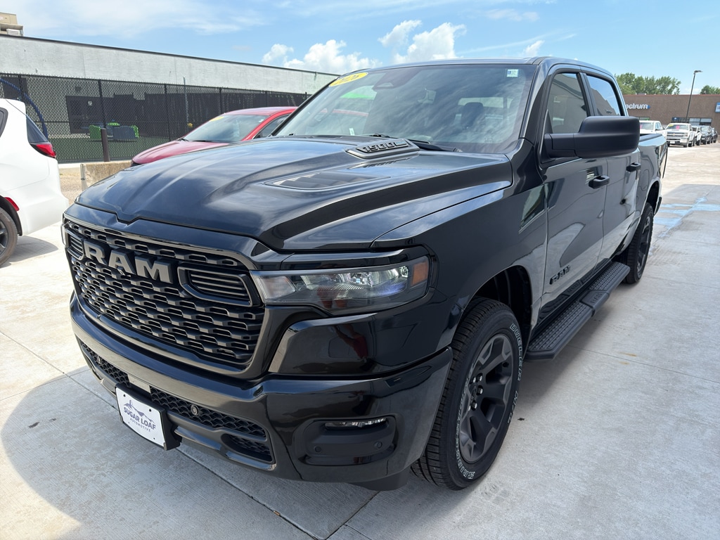 New 2026 Ram 1500 EXPRESS CREW CAB 4X4 5'7 BOX Pickup