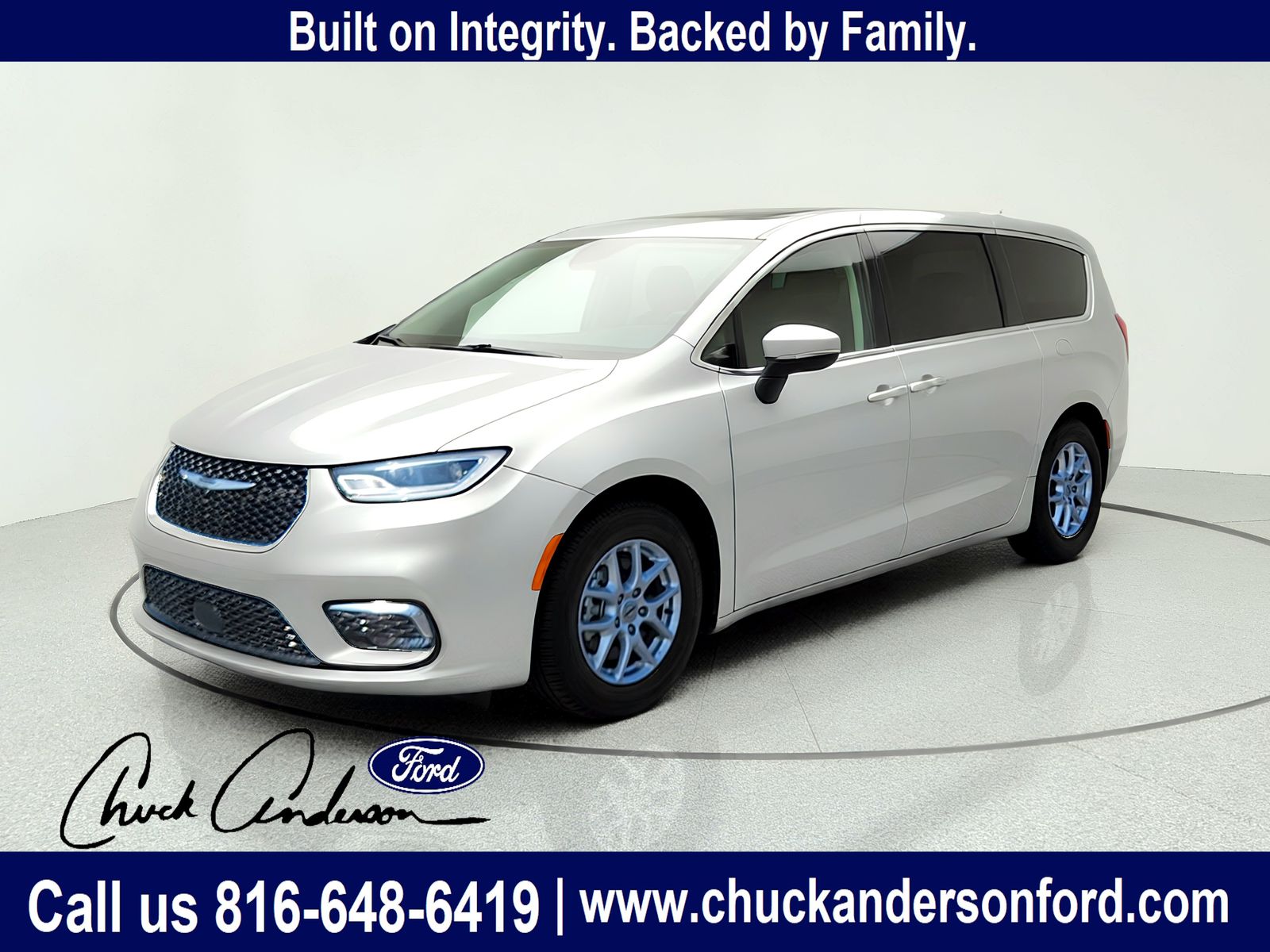 Used 2023 Chrysler Pacifica Touring L with VIN 2C4RC1BGXPR624452 for sale in Kansas City