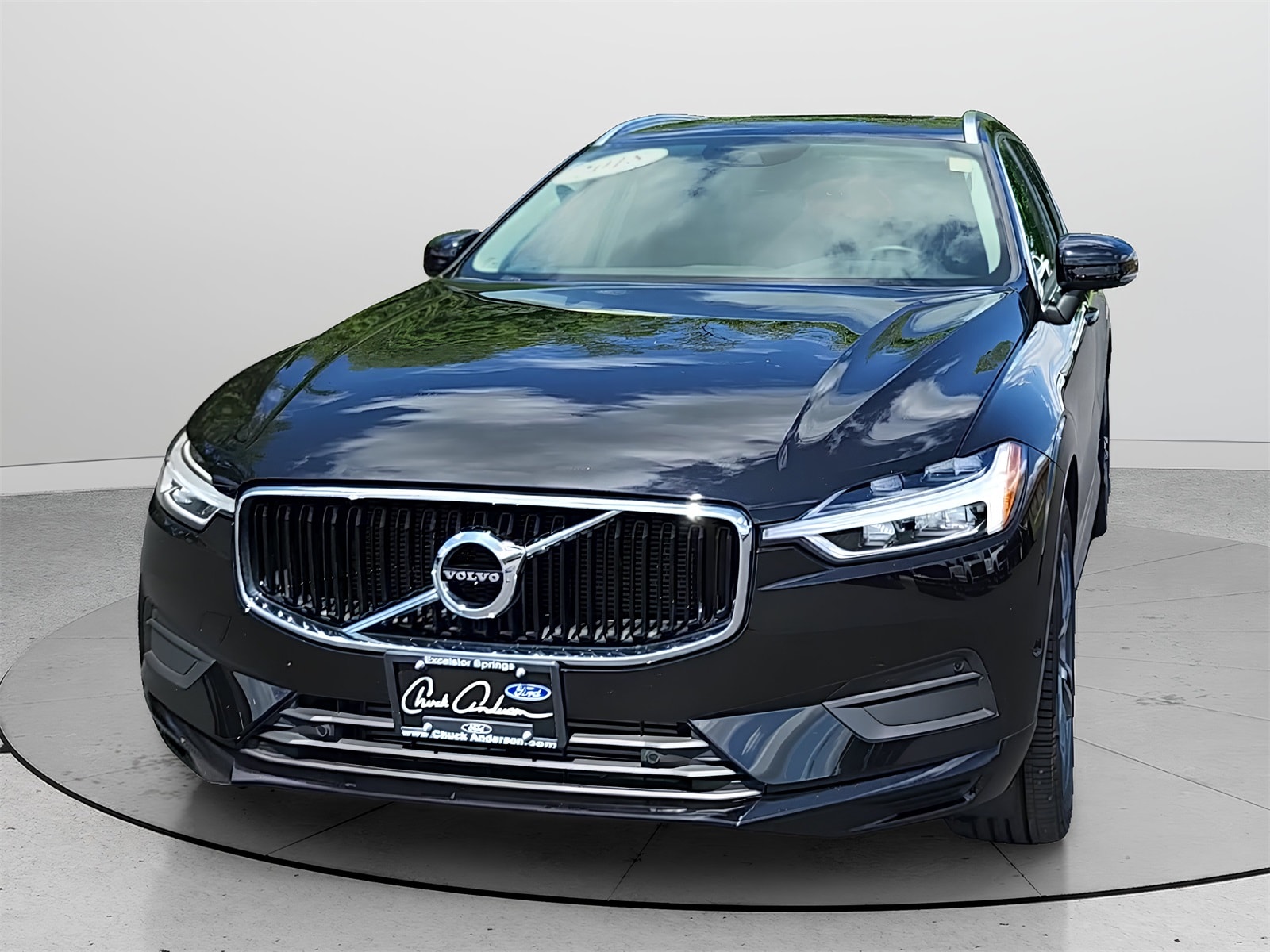 Used 2018 Volvo XC60 Momentum with VIN LYV102RK1JB122441 for sale in Kansas City