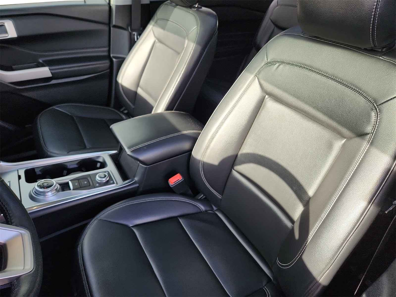 Used 2020 Ford Explorer XLT with VIN 1FMSK8DH2LGC90377 for sale in Kansas City