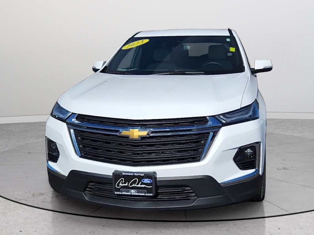 2023 Chevrolet Traverse LS photo 2