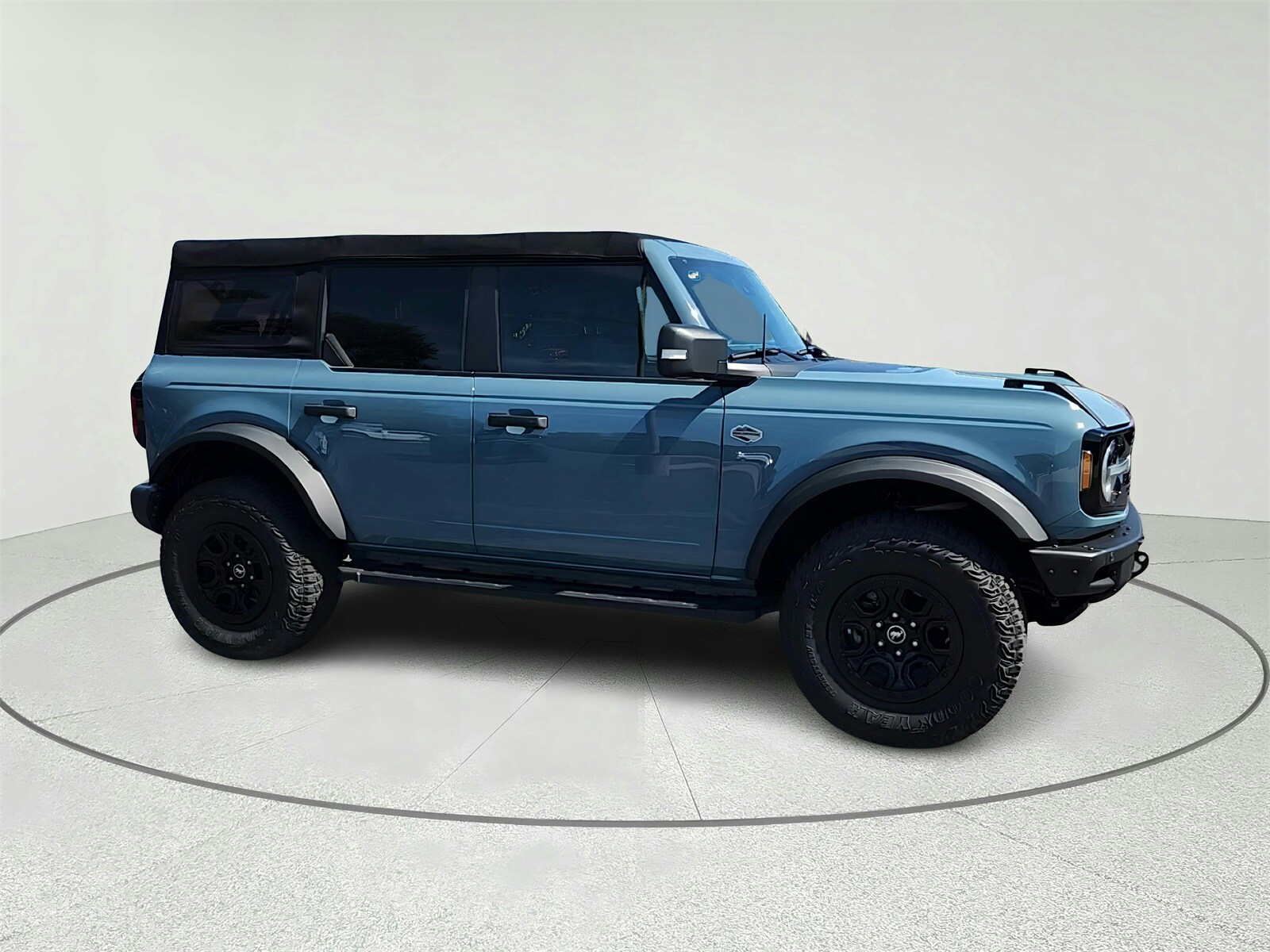 2022 Ford Bronco Wildtrak photo 2