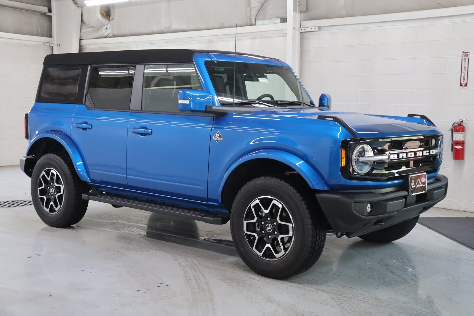 2024 Ford Bronco Outer Banks photo 2