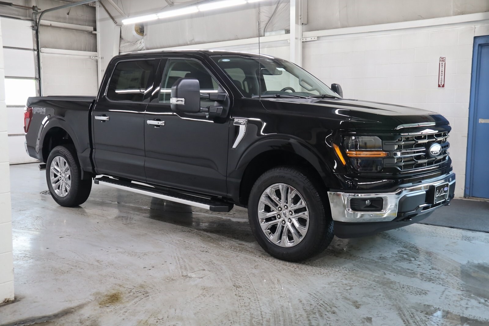 2024 Ford F-150 XLT photo 2