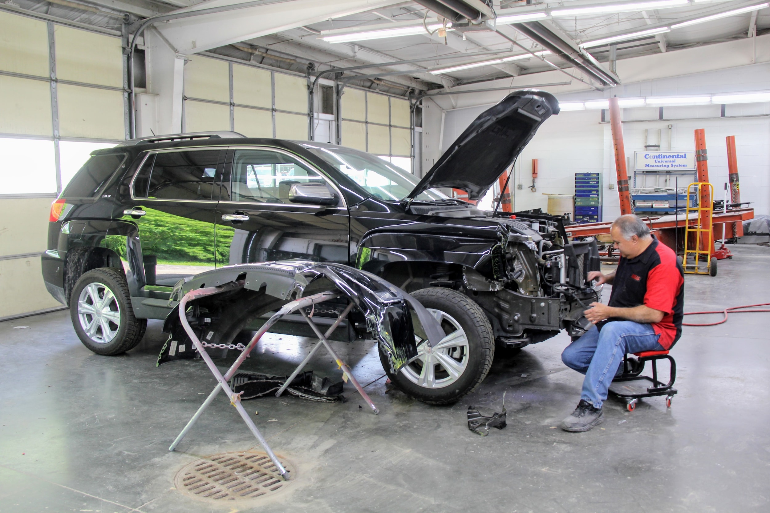 Collision repair career at Chuck Anderson Ford in Excelsior Springs Missouri