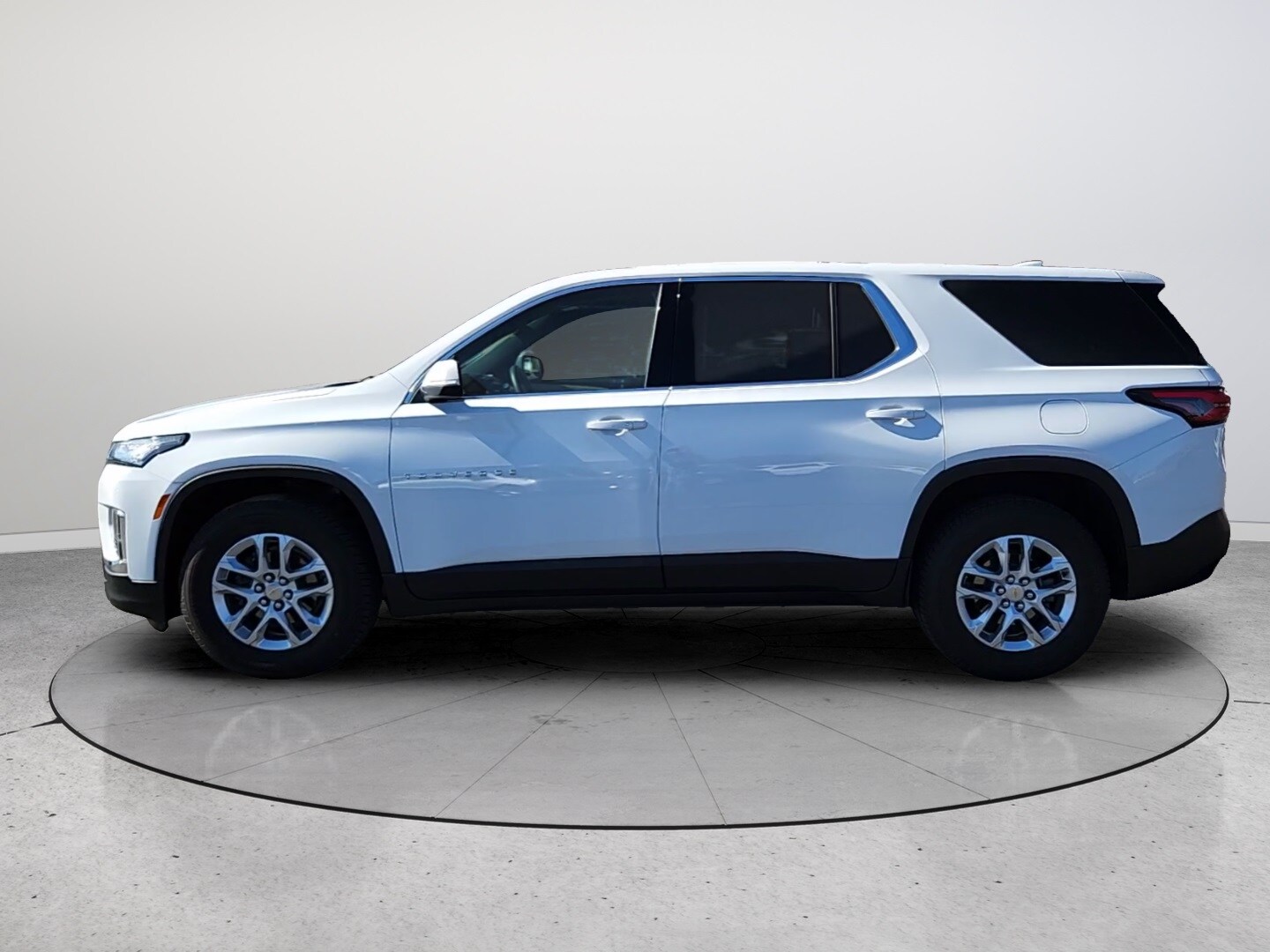 2023 Chevrolet Traverse LS photo 4