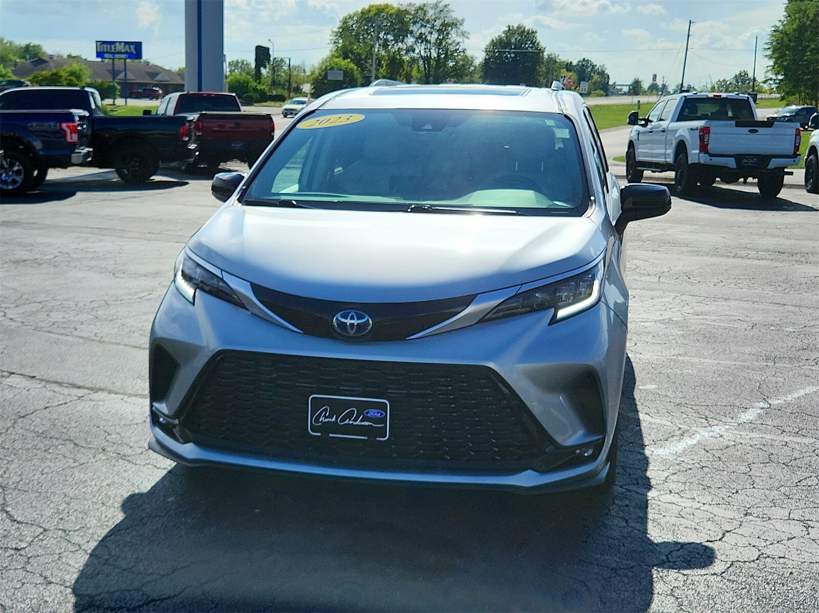 2023 Toyota Sienna XSE photo 3