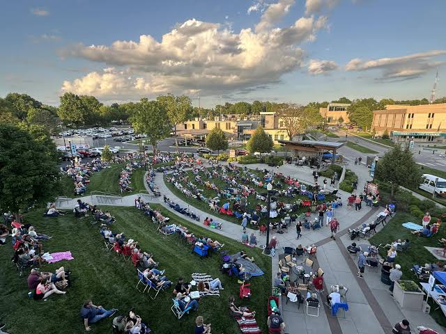 Crowd gathered for an outdoor event at the Kearney Amphitheater in Missouri
