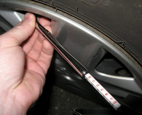 Tire-pressure monitoring system warning light and tire-pressure information