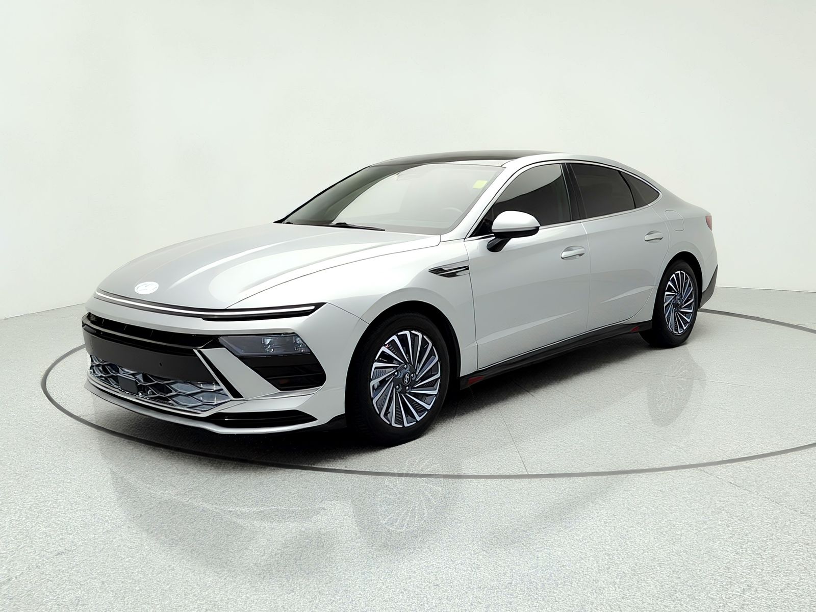Used 2024 Hyundai Sonata Hybrid SEL with VIN KMHL34JJ2RA102311 for sale in Kansas City