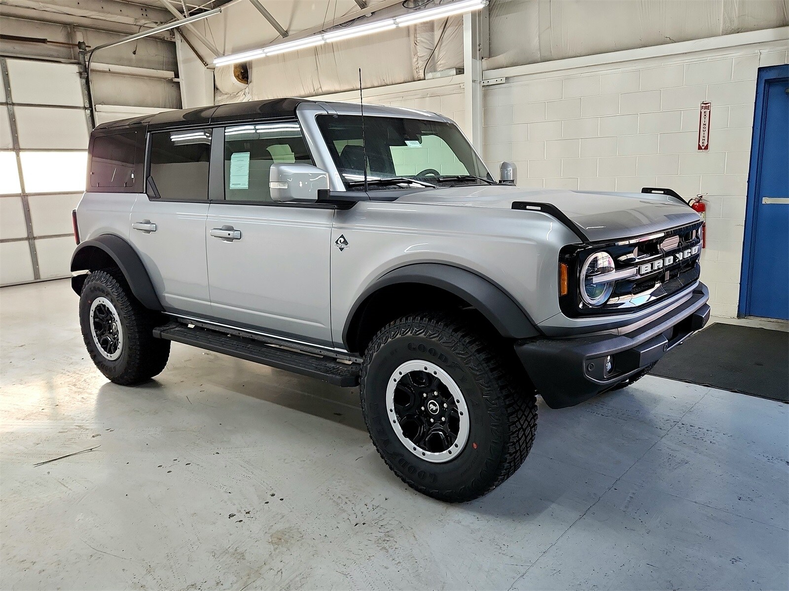 2025 Ford Bronco Sport Outer Banks photo 2