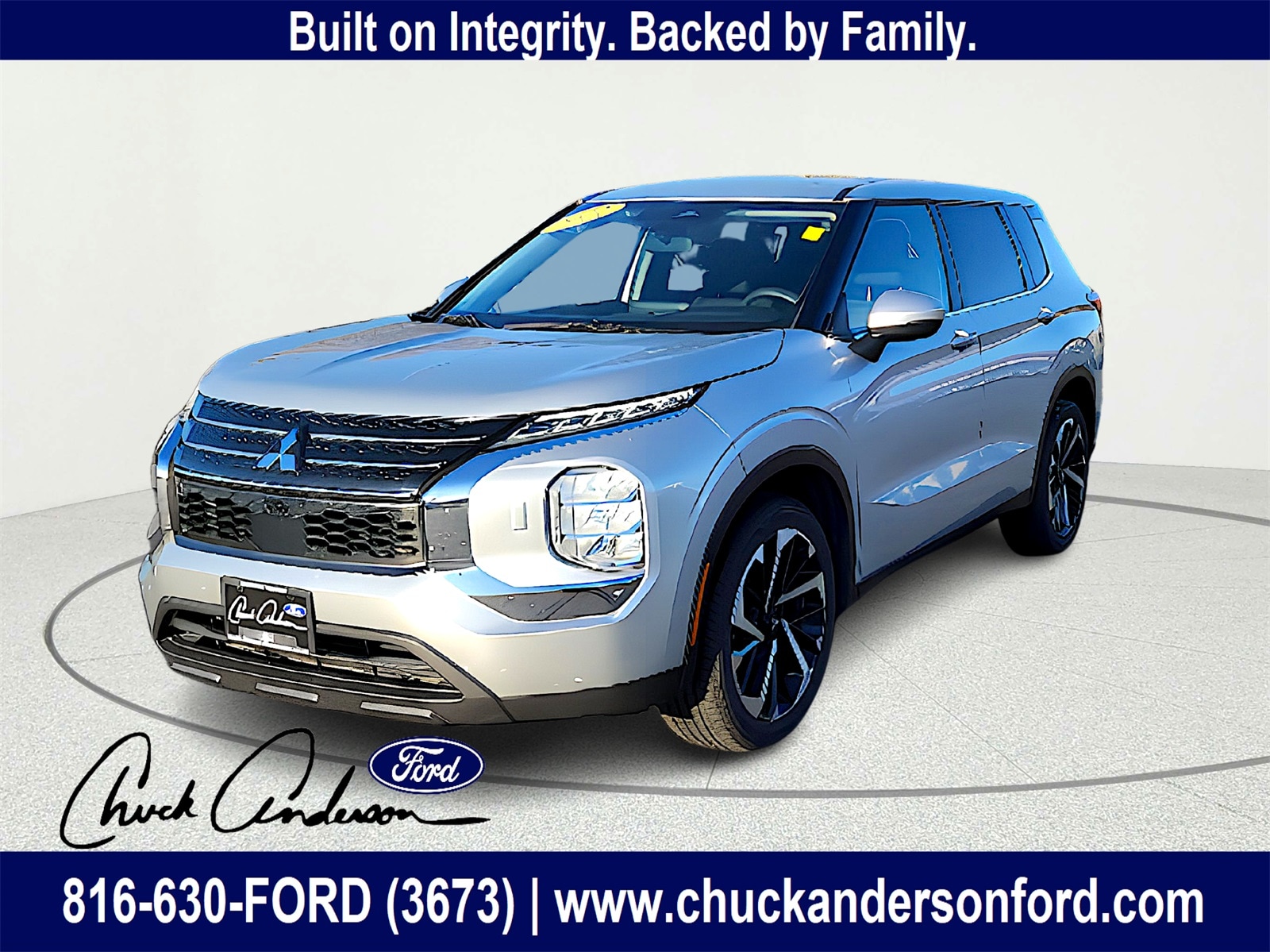 2022 Mitsubishi Outlander ES's photo