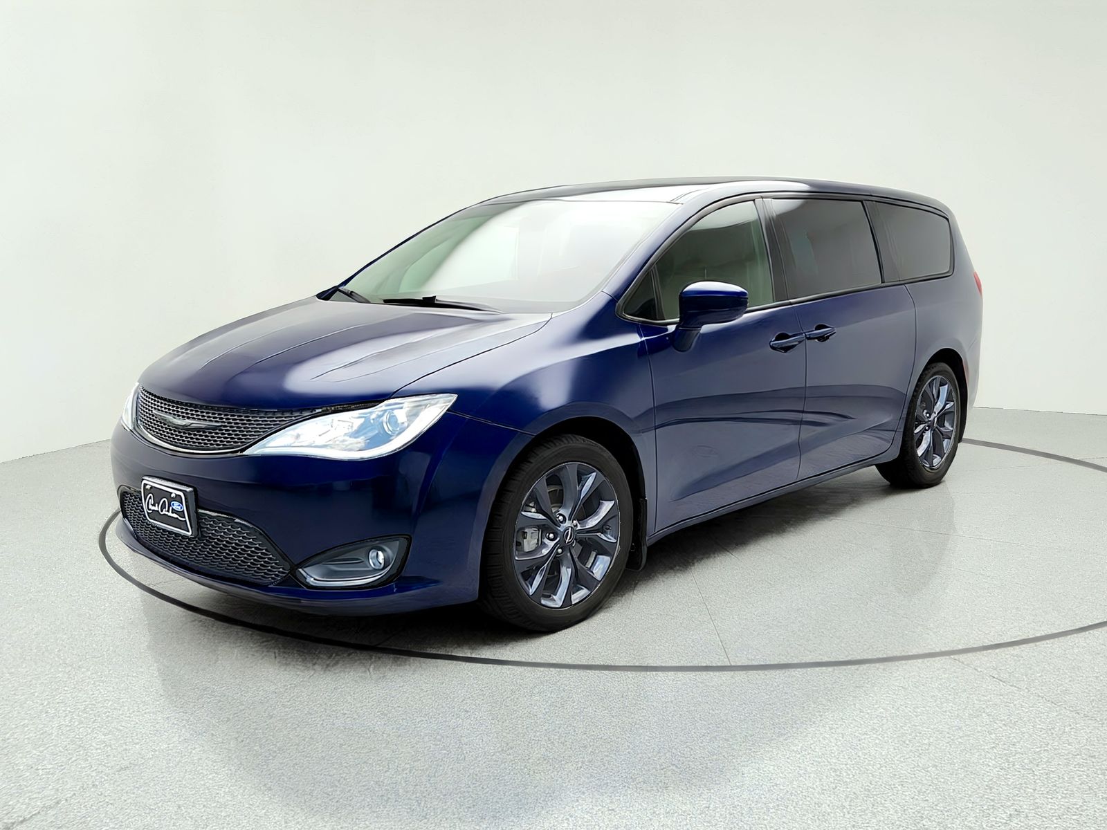 Used 2018 Chrysler Pacifica Touring Plus with VIN 2C4RC1FG7JR350564 for sale in Kansas City