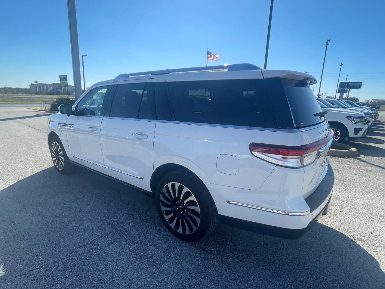 2023 Lincoln Navigator Black Label photo 3