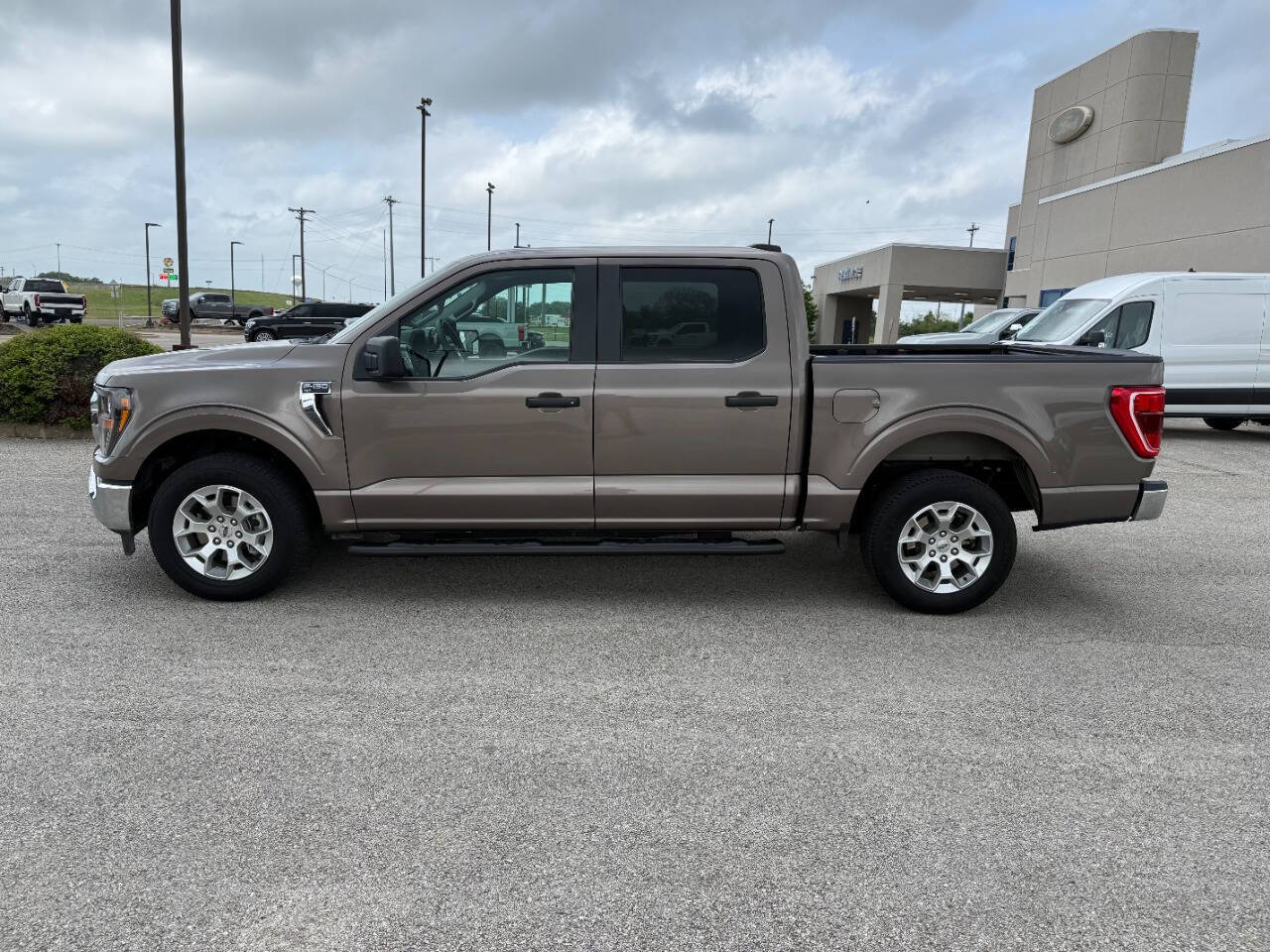 2023 Ford F-150 XLT photo 2