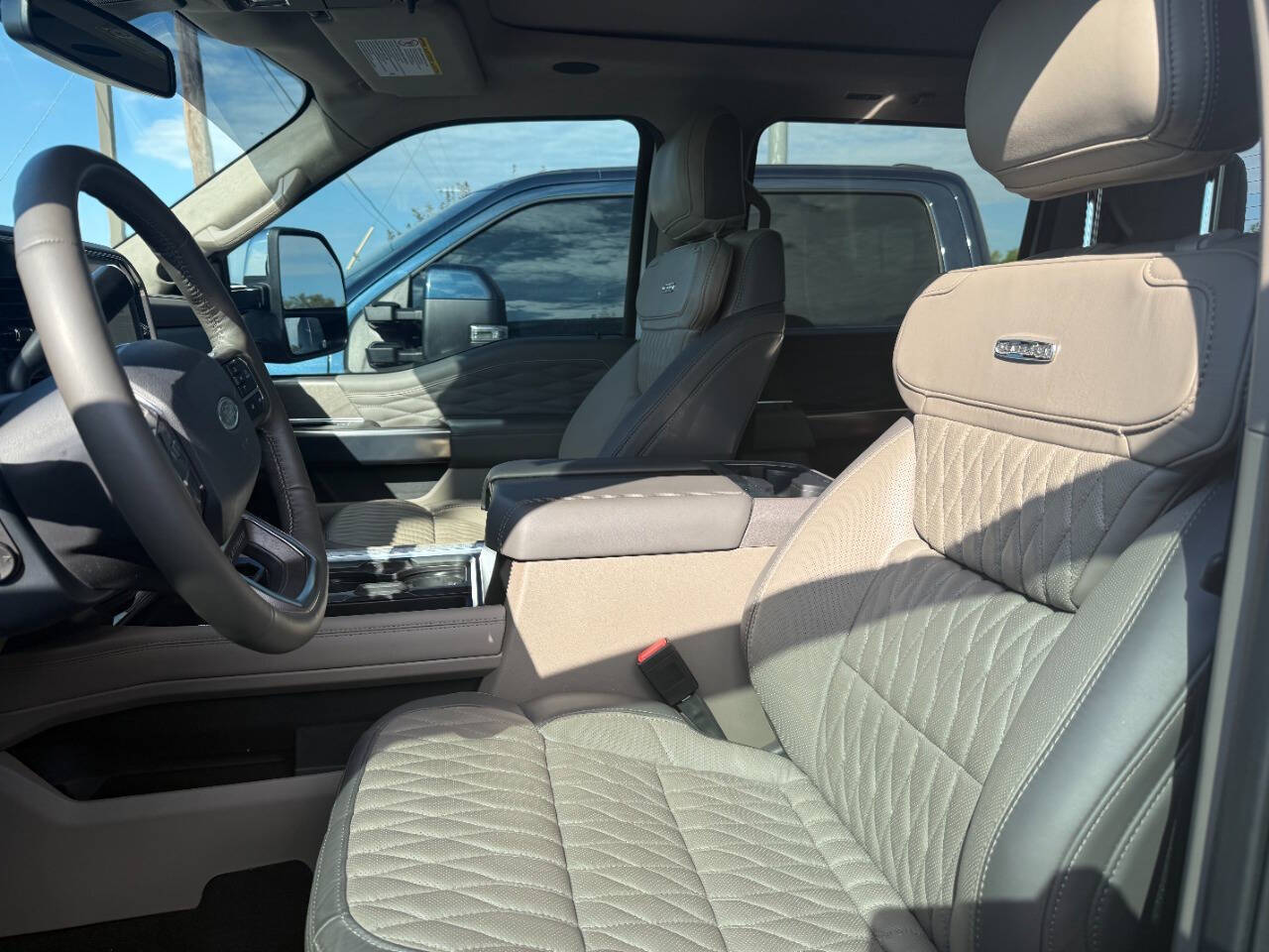 2025 Ford F-350 Super Duty Platinum - Photo 11