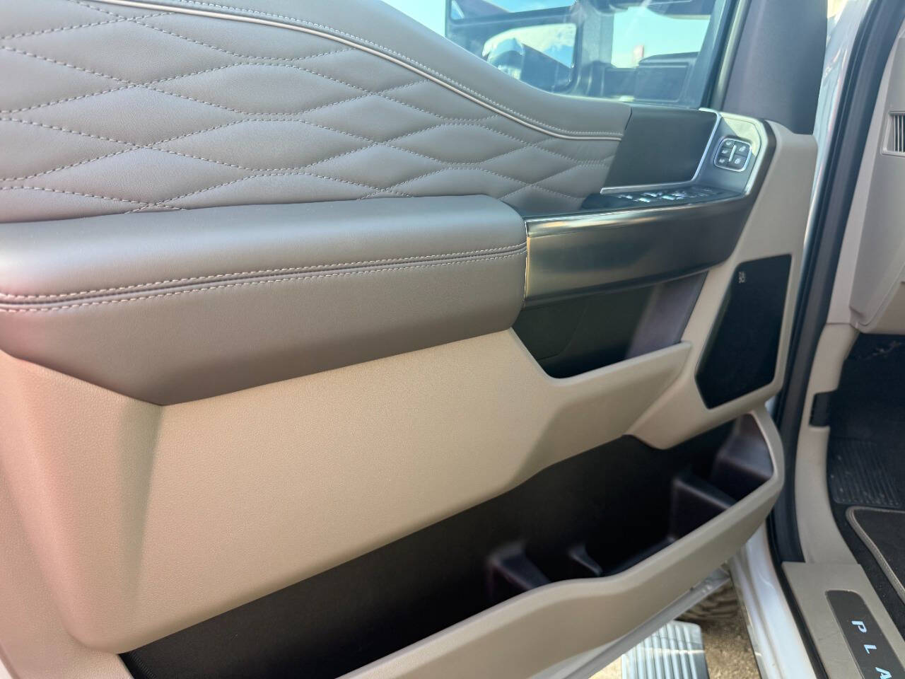 2025 Ford F-350 Super Duty Platinum - Photo 13