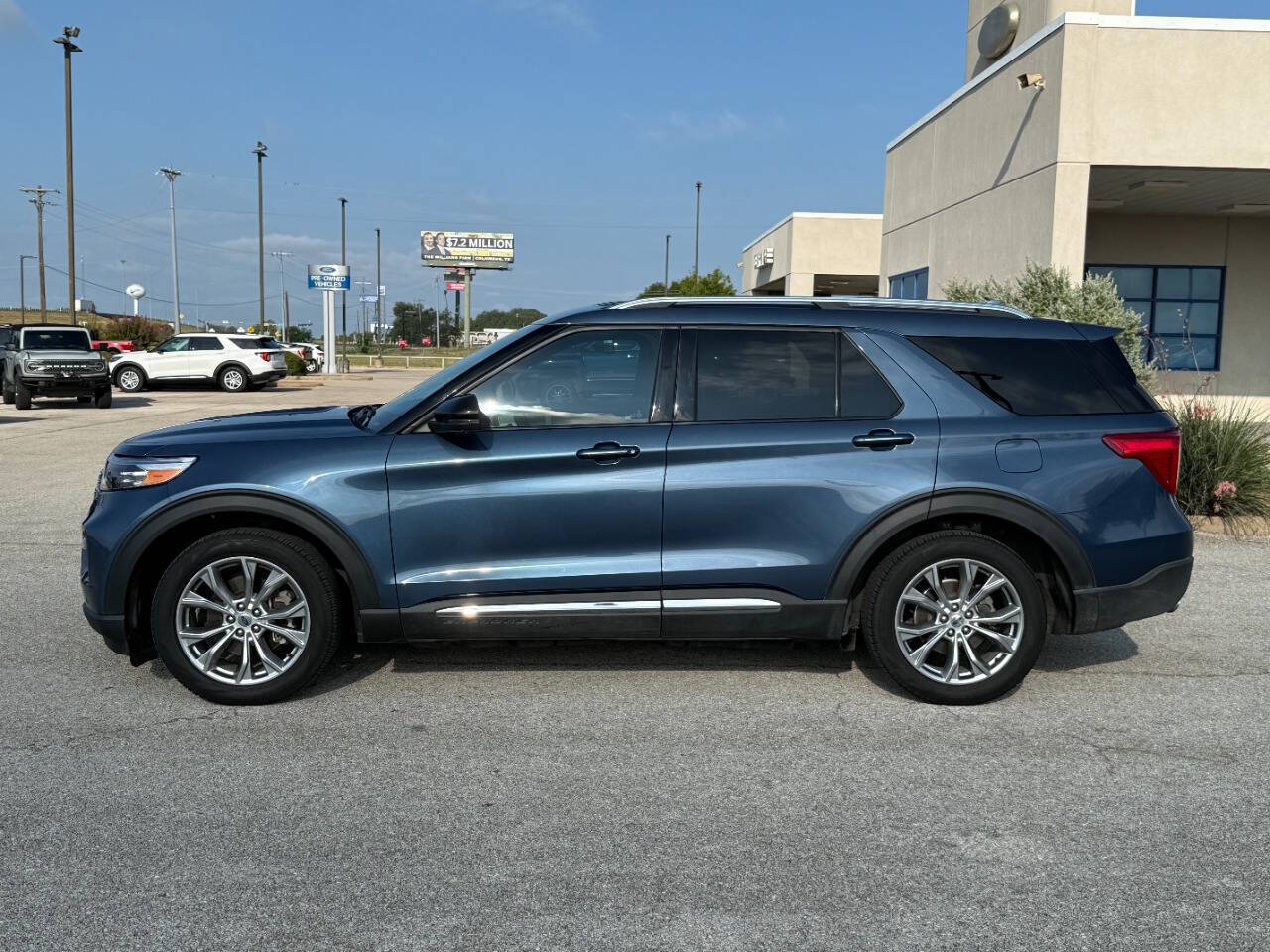 2020 Ford Explorer Limited photo 2