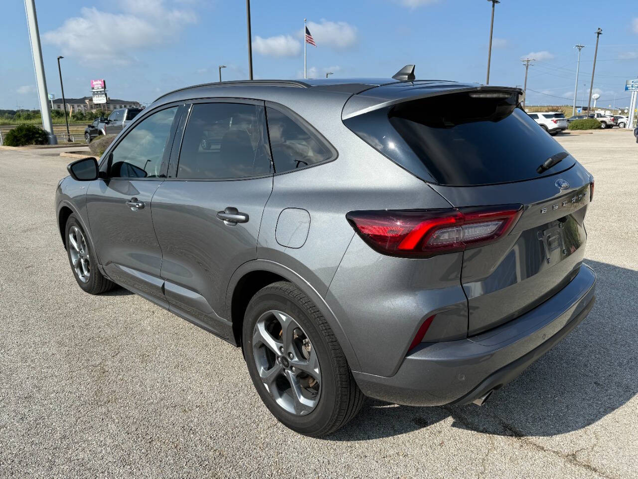 2024 Ford Escape ST-Line photo 2