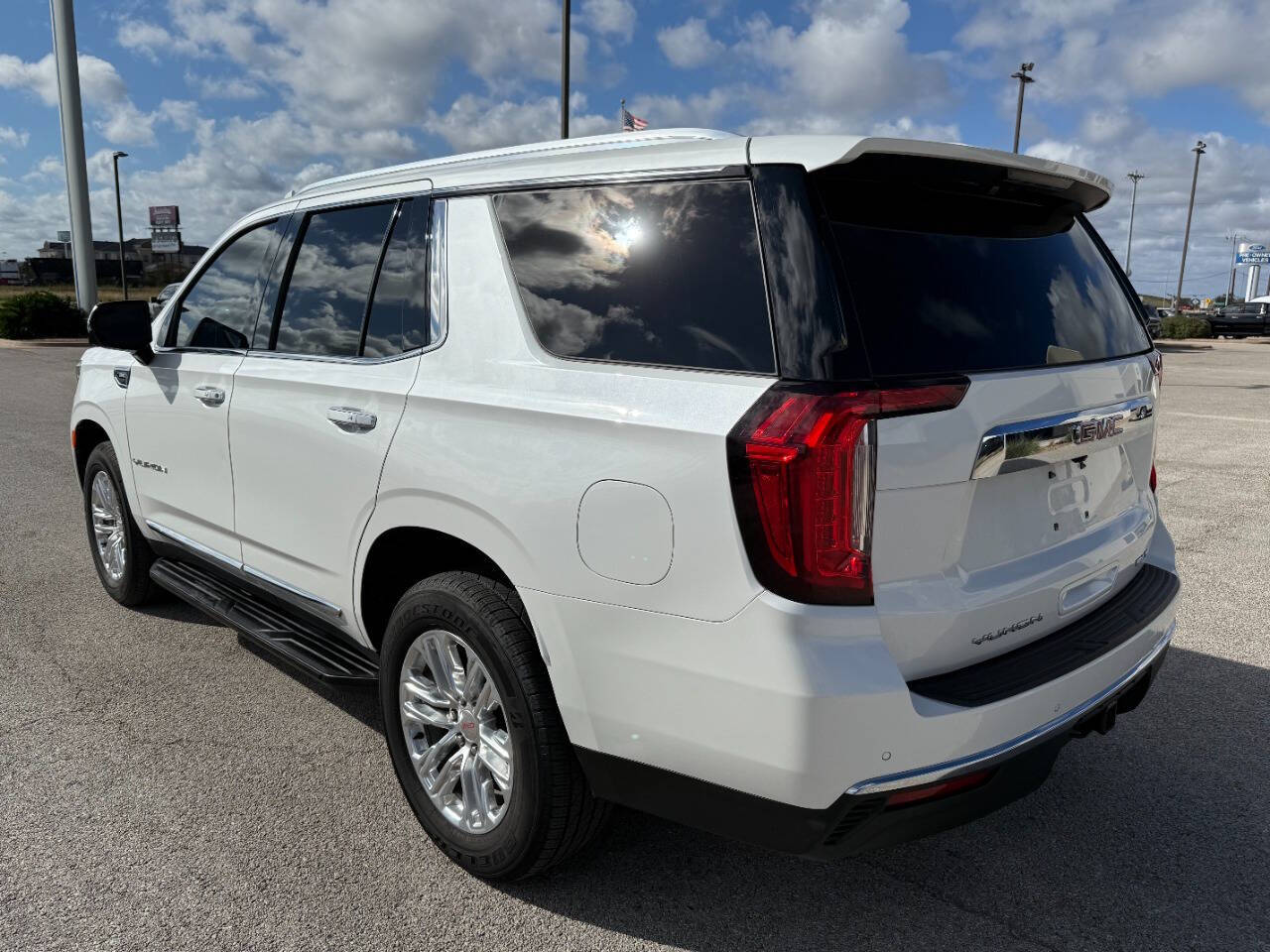 2021 Gmc Yukon SLT photo 3
