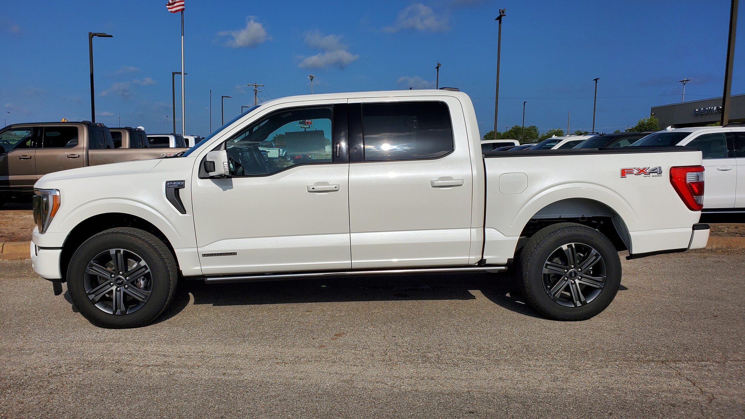 2023 Ford F-150 Lariat photo 2