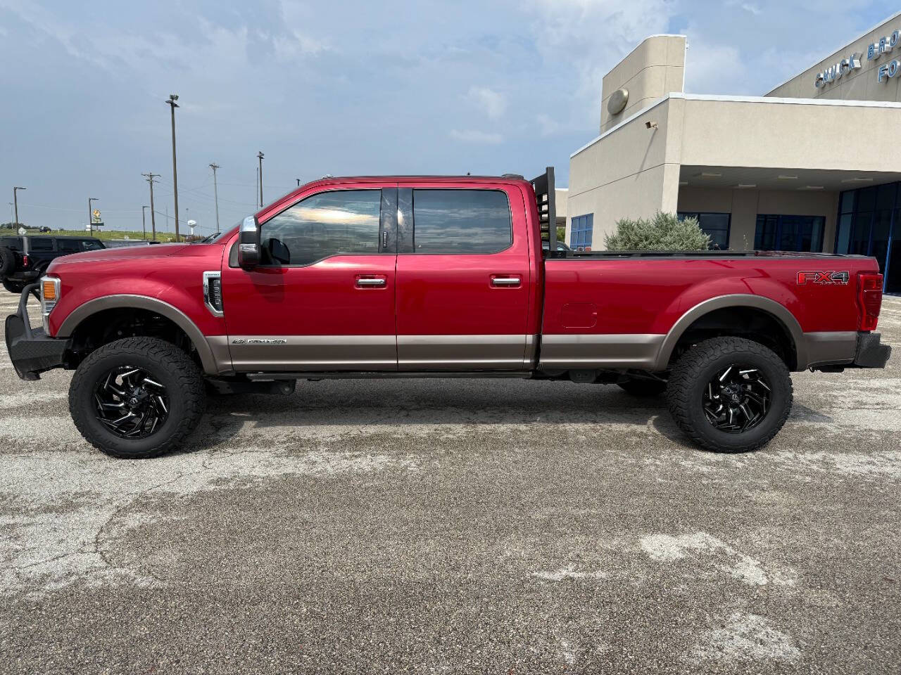 2022 Ford F-350 Lariat photo 2