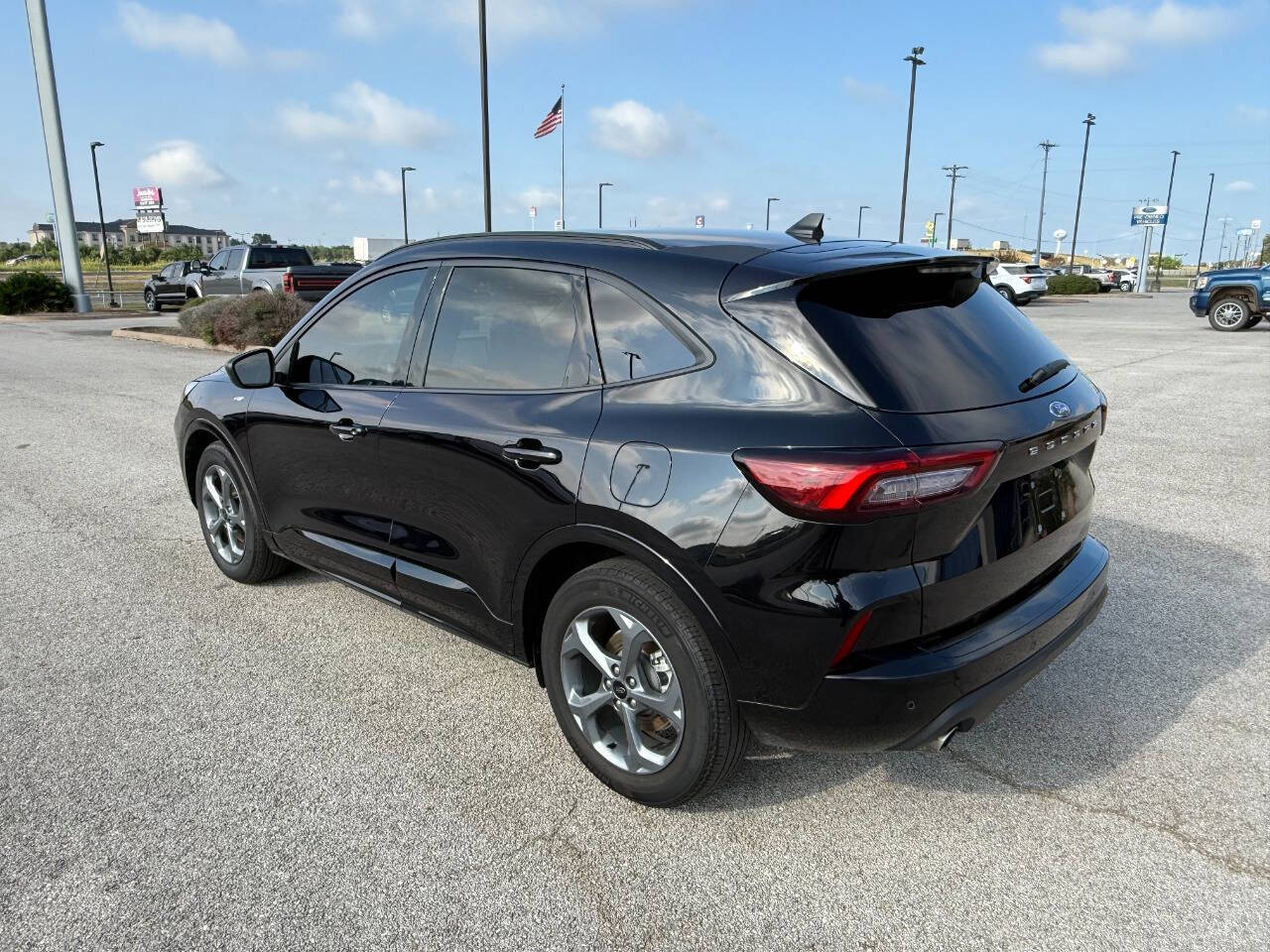 2024 Ford Escape ST-Line photo 3