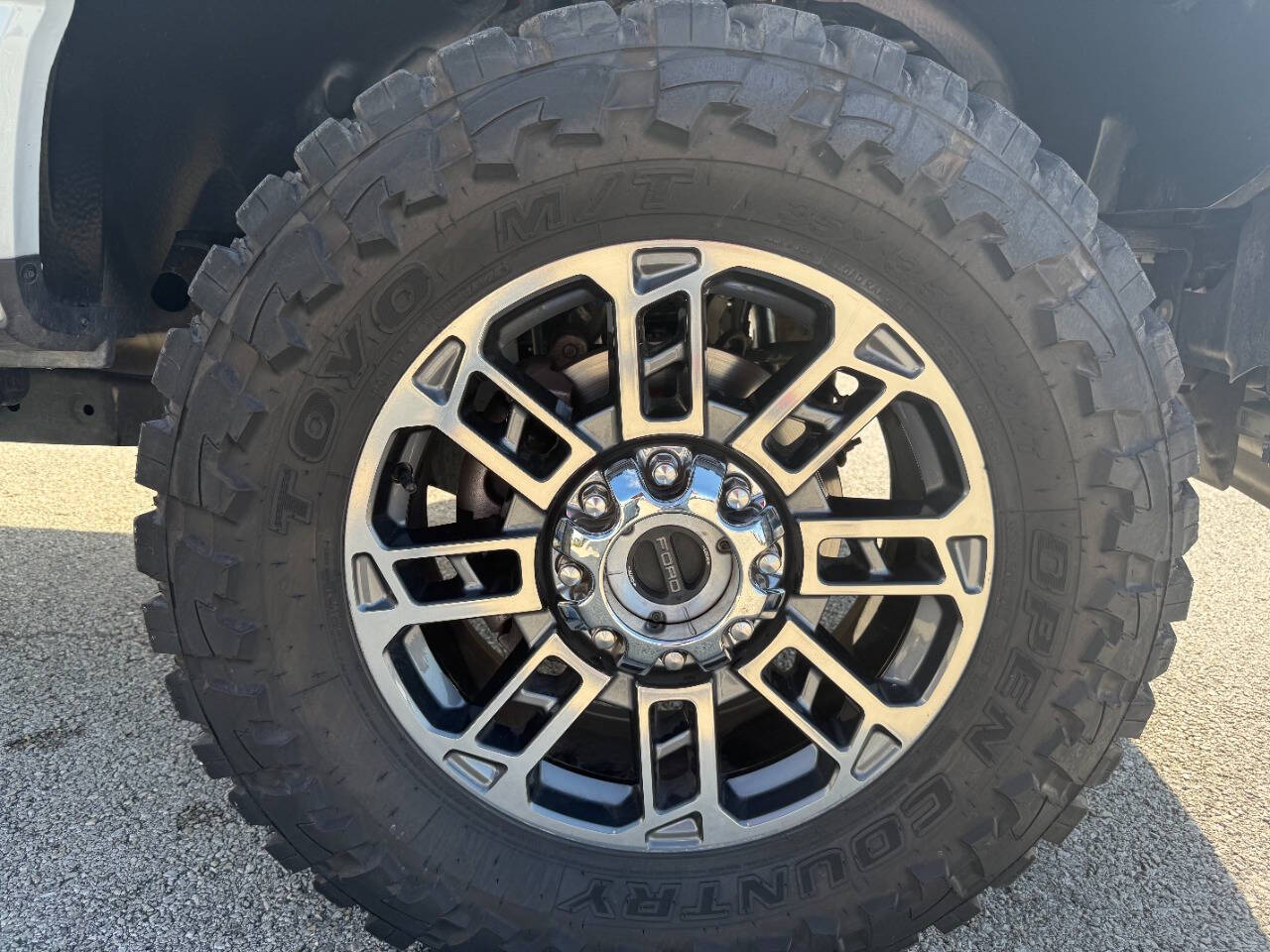 2025 Ford F-350 Super Duty Platinum - Photo 9