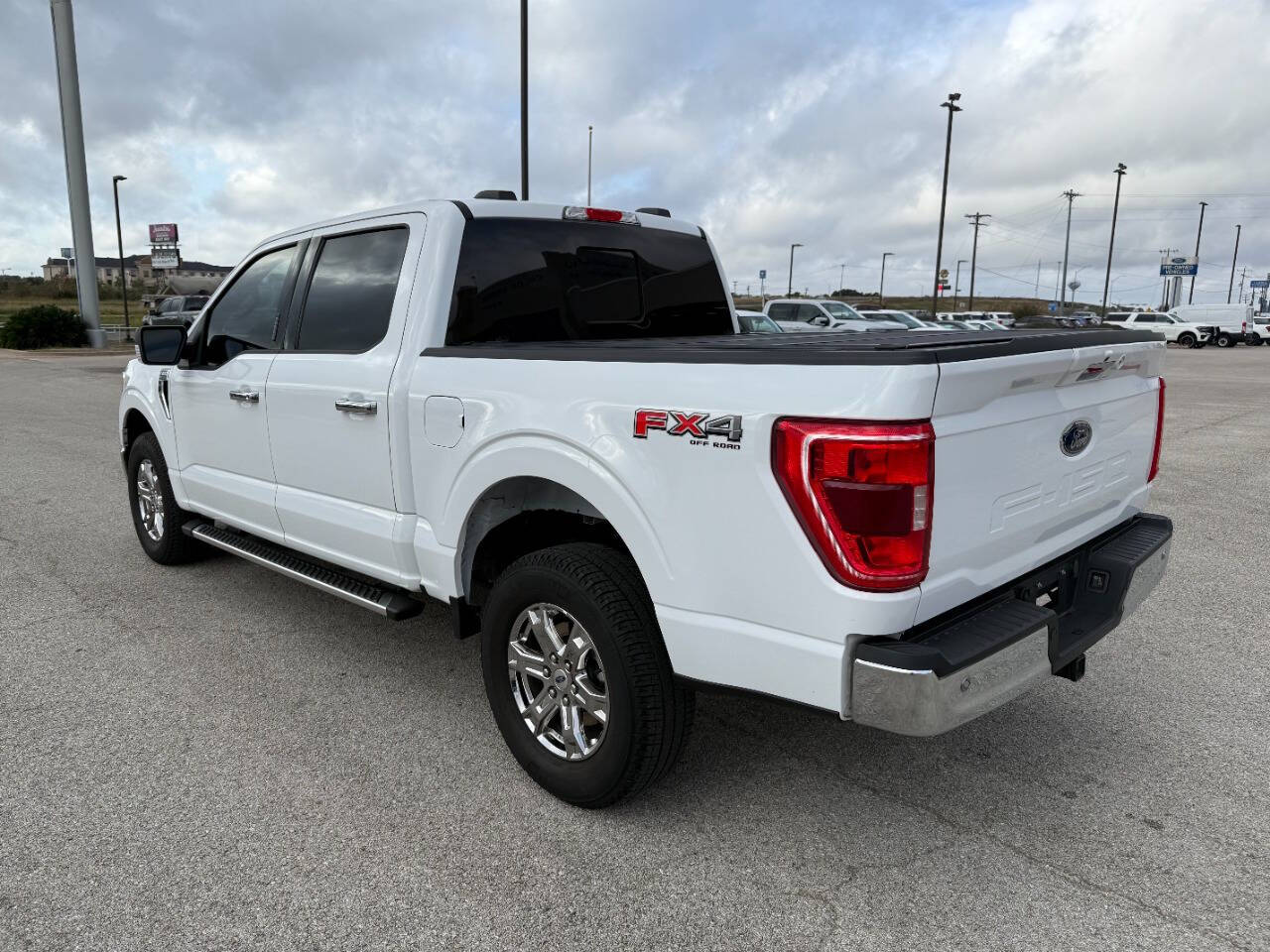 2023 Ford F-150 XLT photo 2