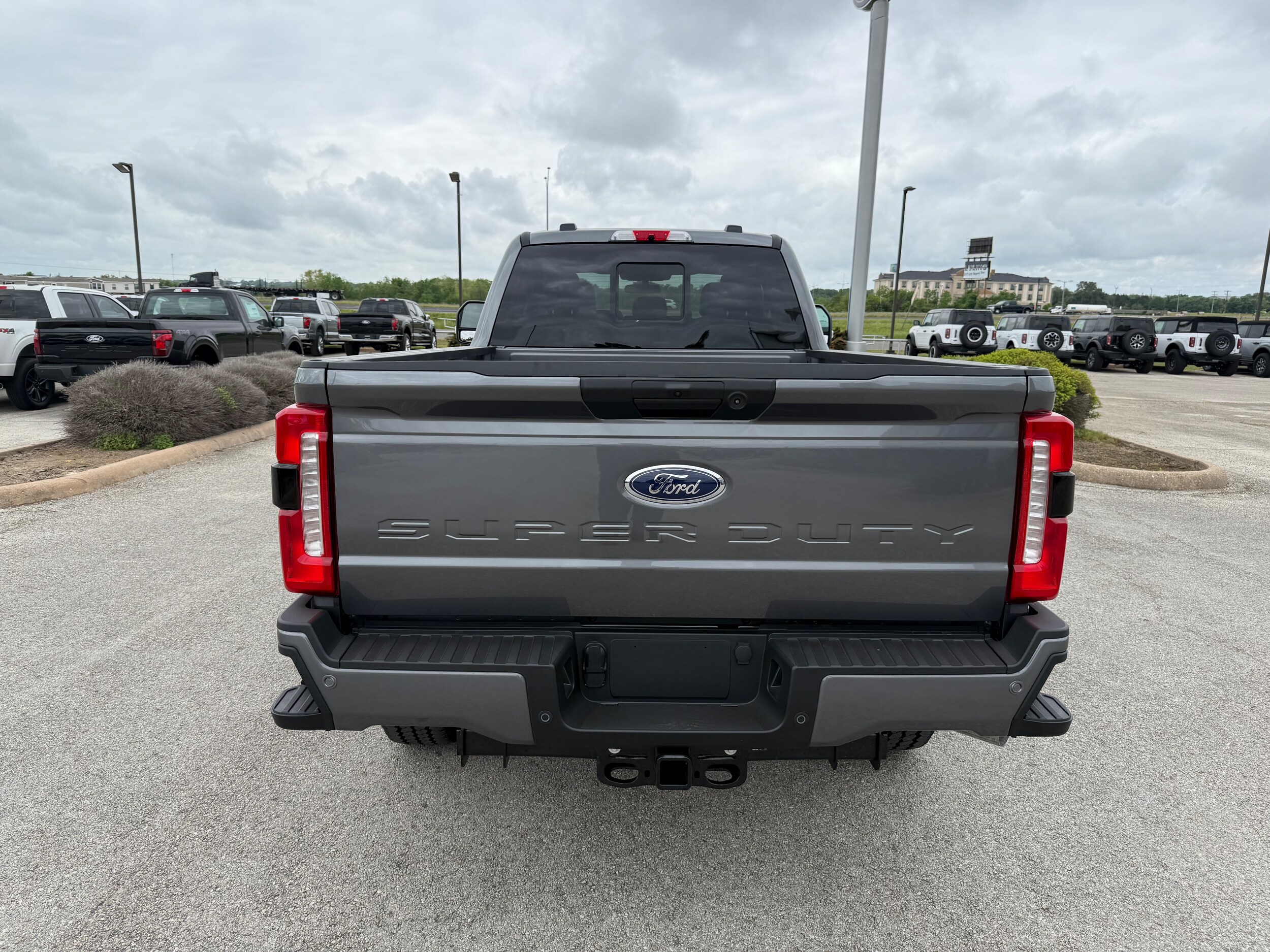 2025 Ford F-350 photo 4