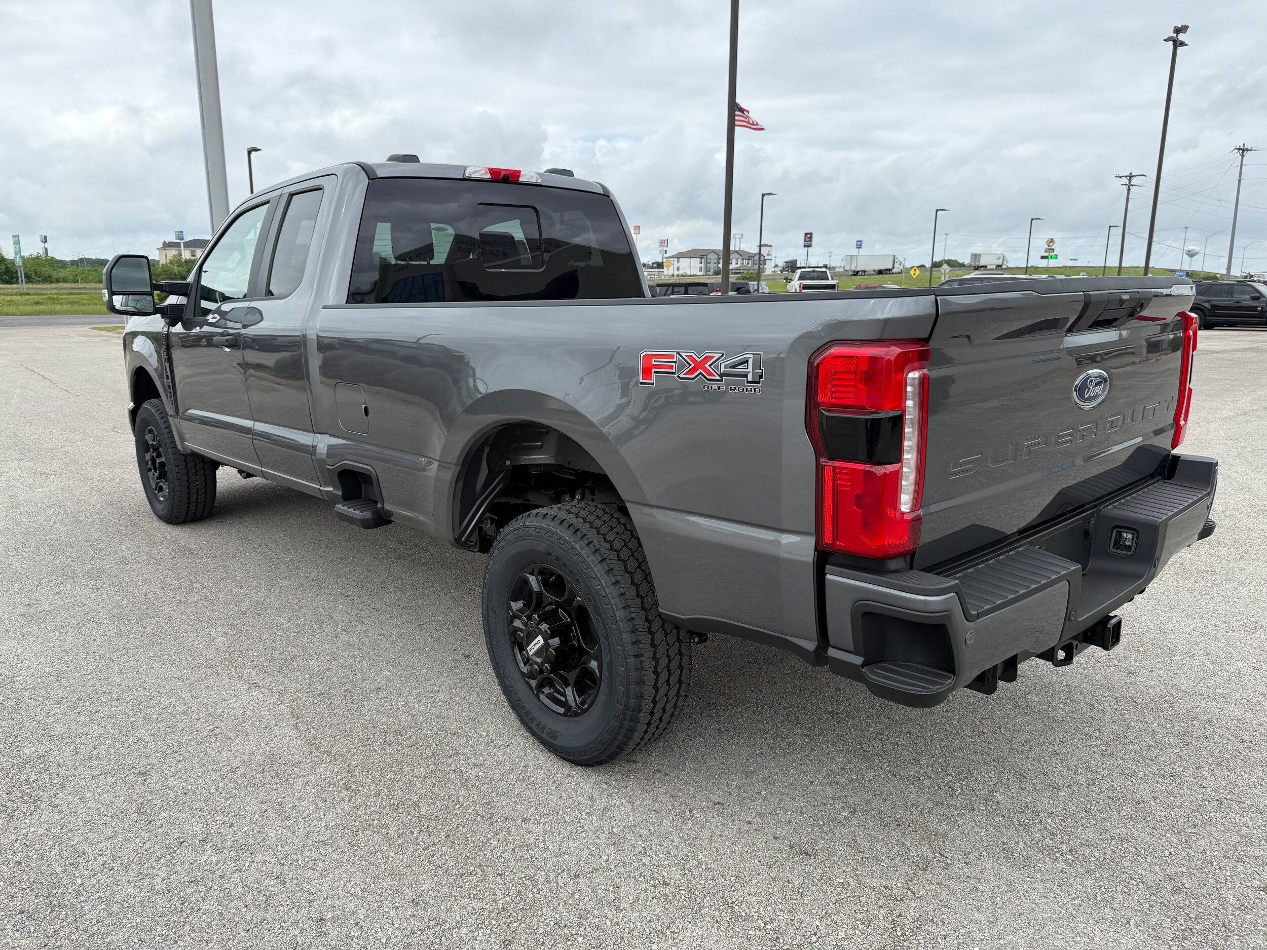 2025 Ford F-350 photo 3