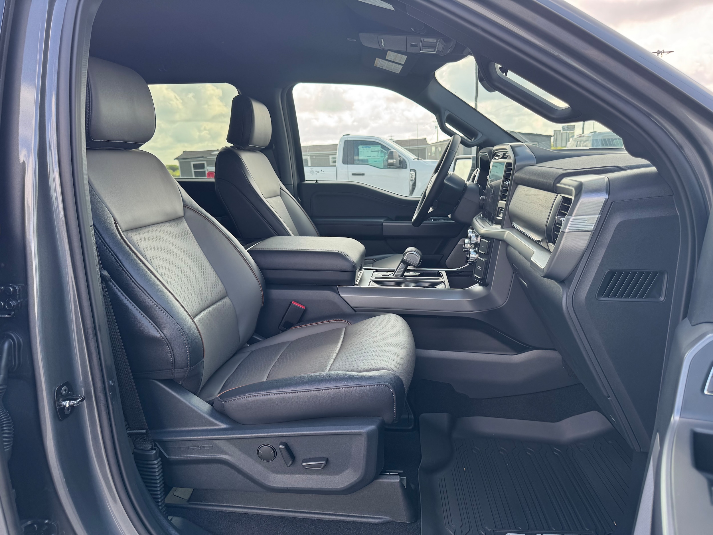 2025 Ford F-150 Lariat - Photo 16