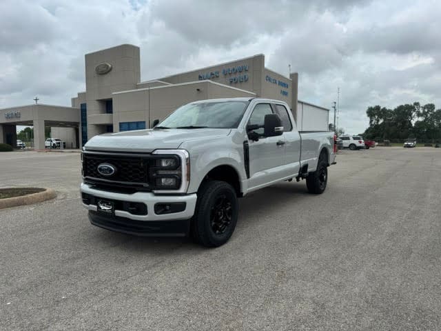 2025 Ford F-350 Super Duty XL's photo