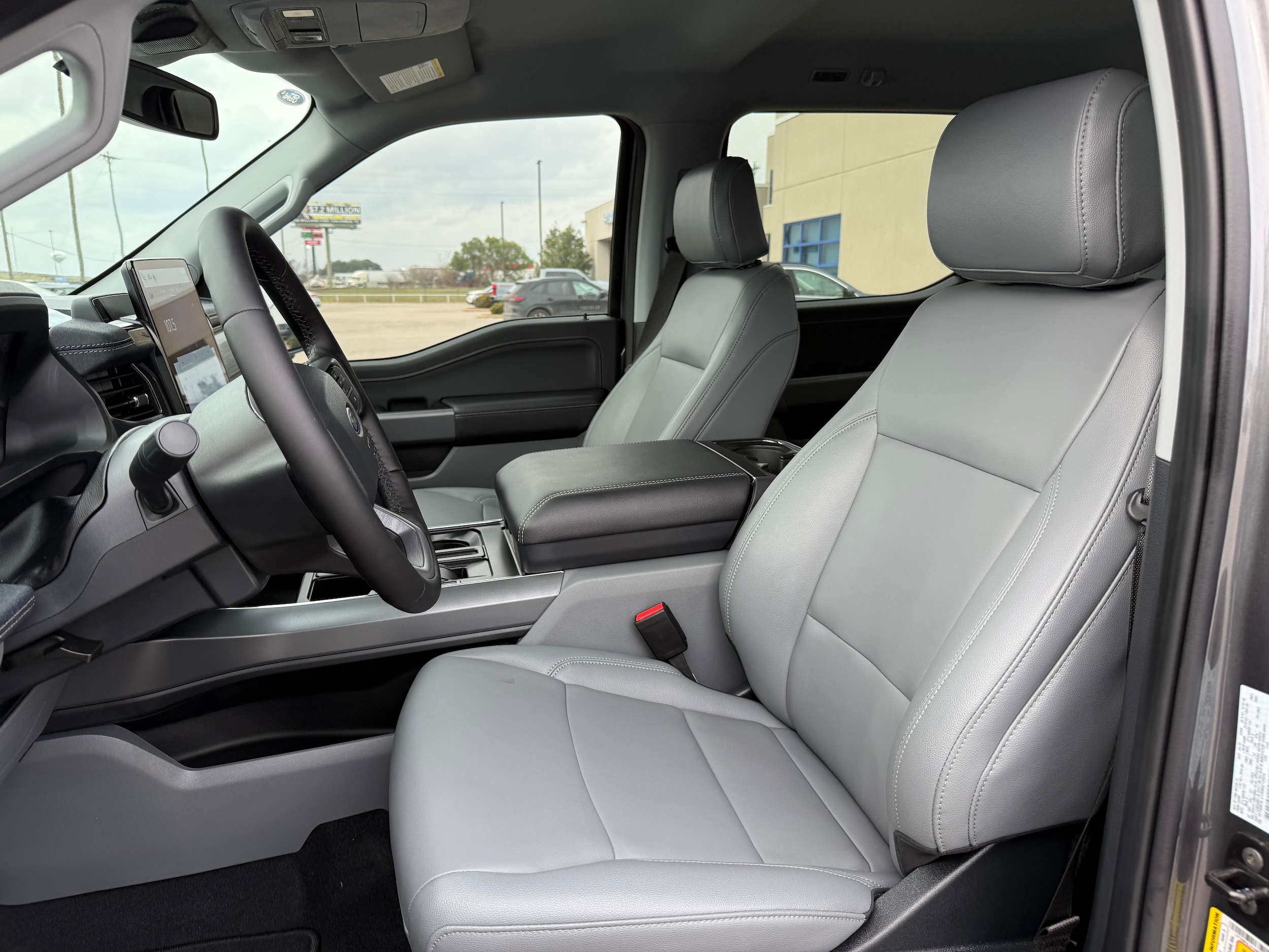2025 Ford F-150 Lightning Flash - Photo 9