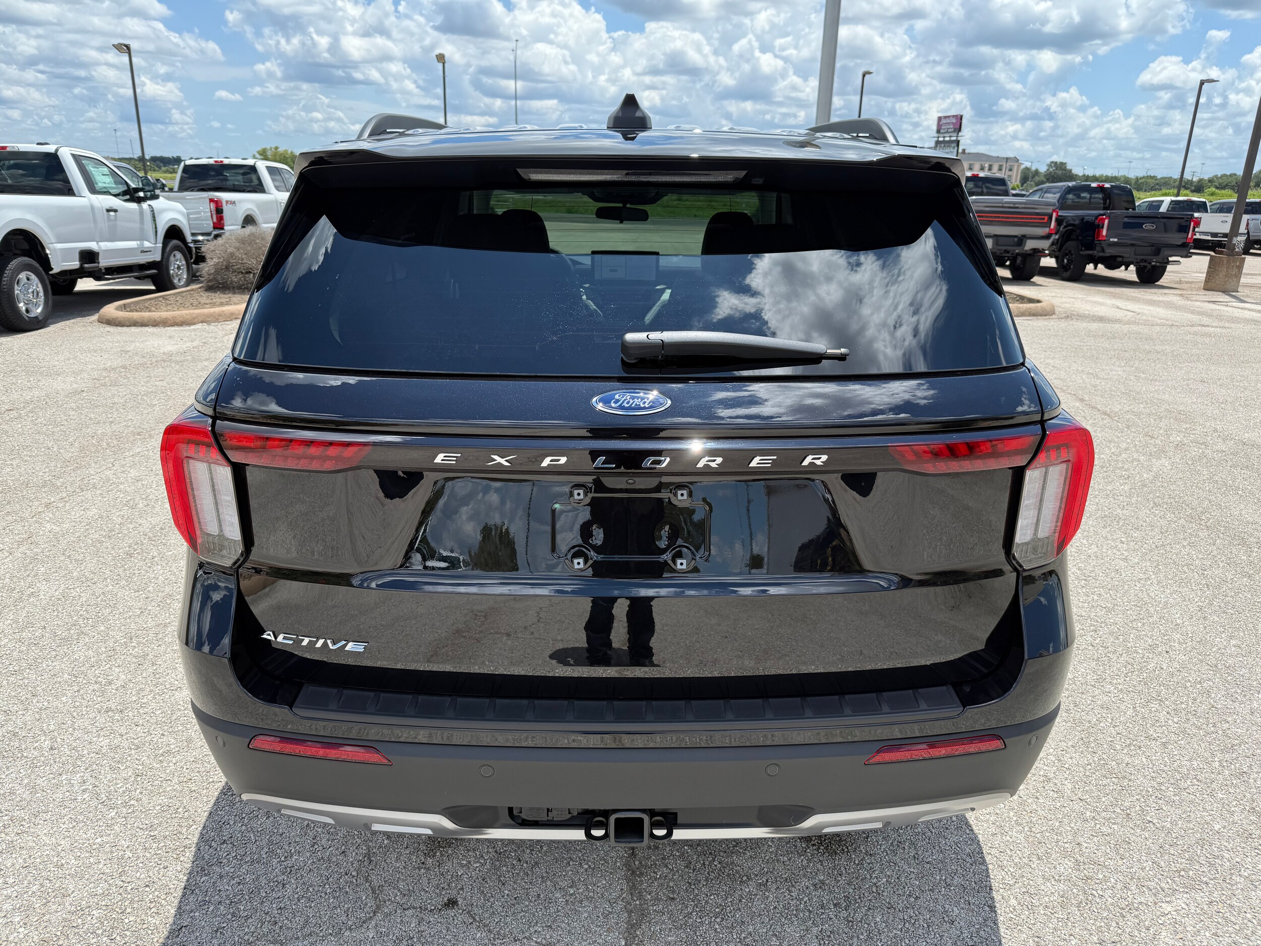 2025 Ford Explorer photo 4